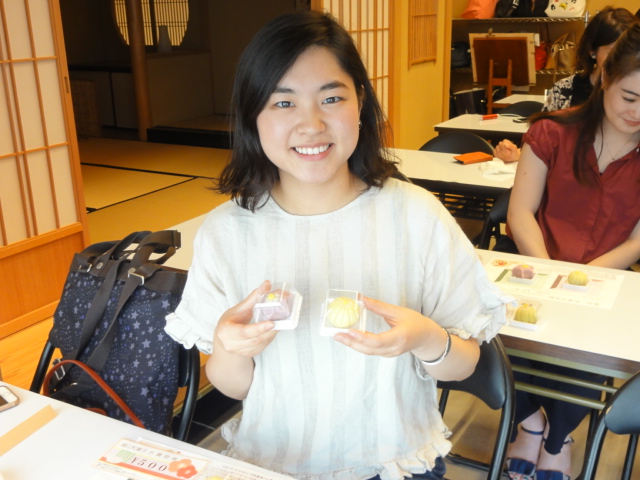 http://www.koshiyamakanseido.jp/wagashi_photo/DSC03037.JPG